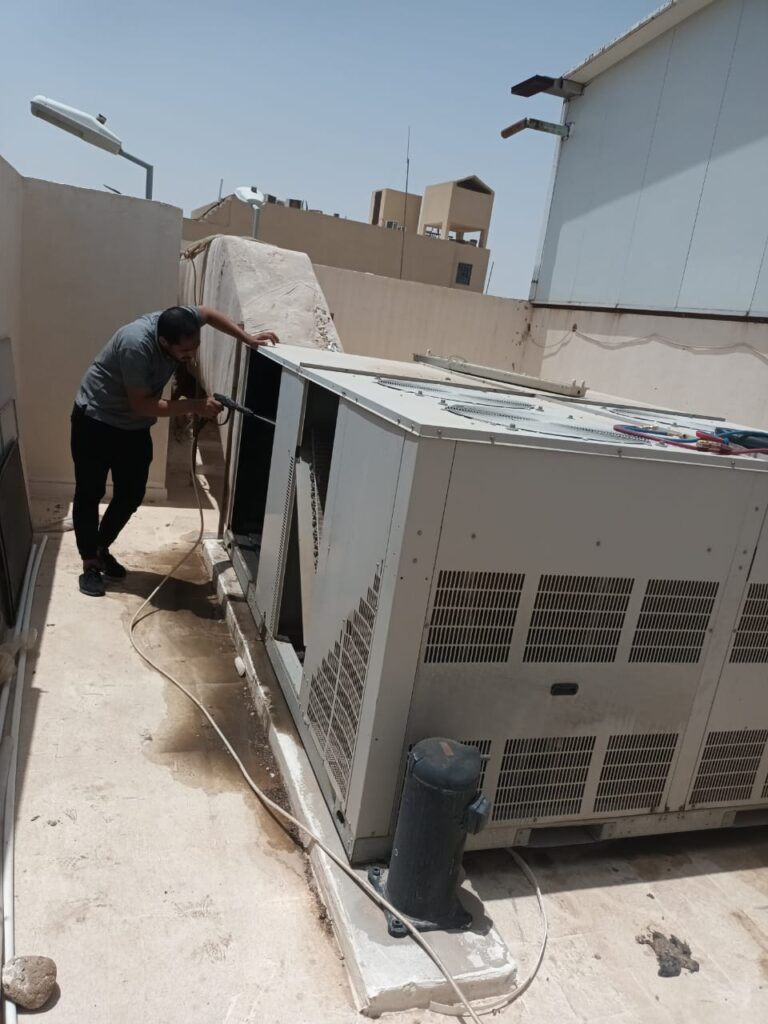 تنظيف وحدات تكييف